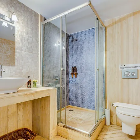 Ev Bharat Butique Hotel, فندق ألاتشاتي