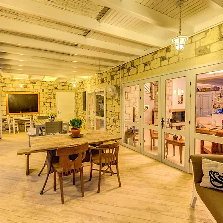 호텔 Ev Bharat Butique Hotel, 2*